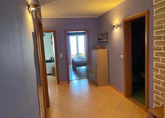 Diana Percinic דירה *