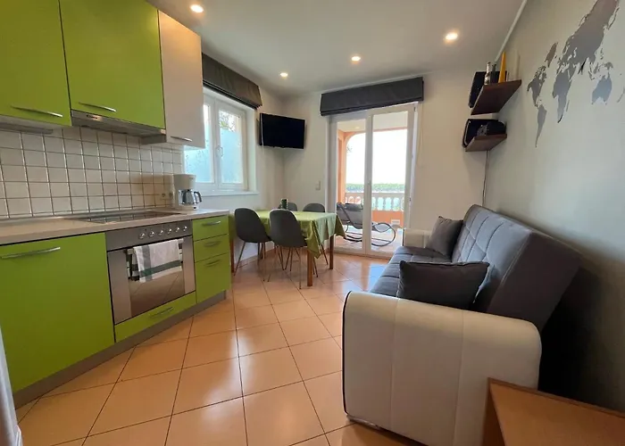 Diana Percinic דירה *